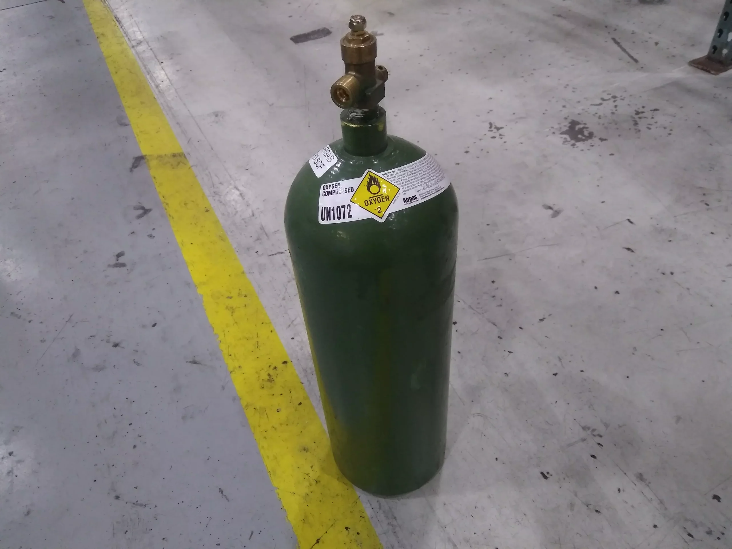 23"H EMPTY UN1072 OXYGEN COMPRESSED TANK