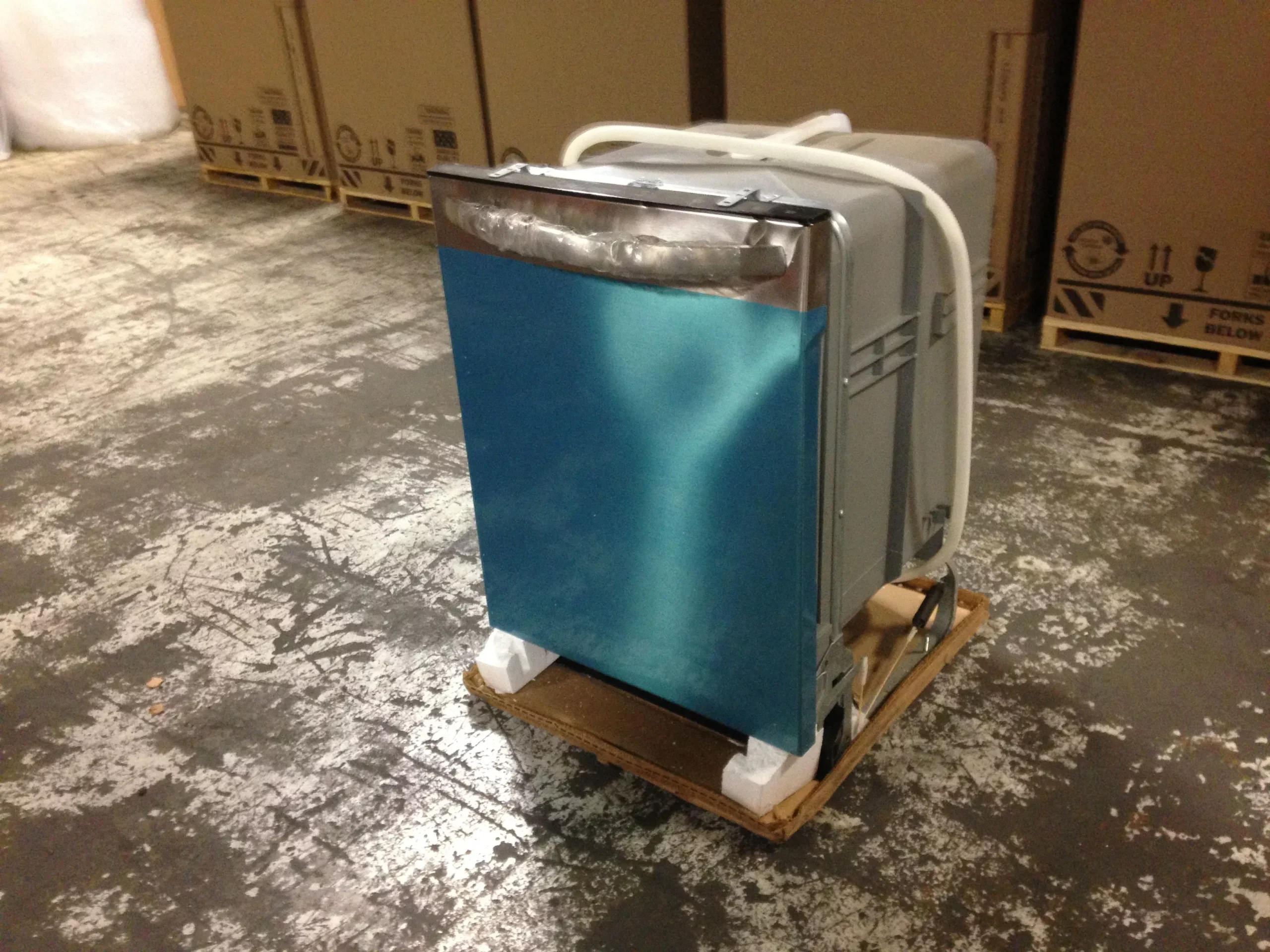 24 Stainless Steel Dishwasher with Integrated Controls