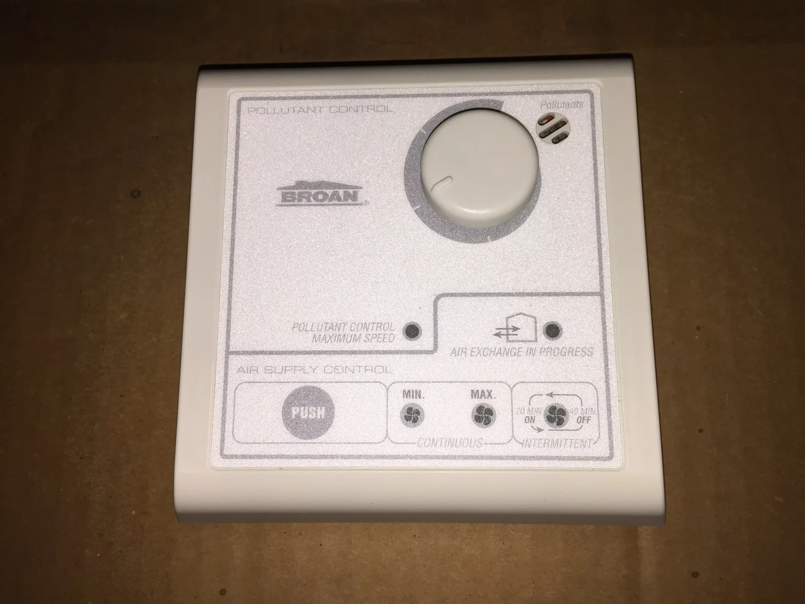 24 VOLT CENTRAL CONTROL INDOOR AIR QUALITY DETECTOR WIH POLLUTANT SENS