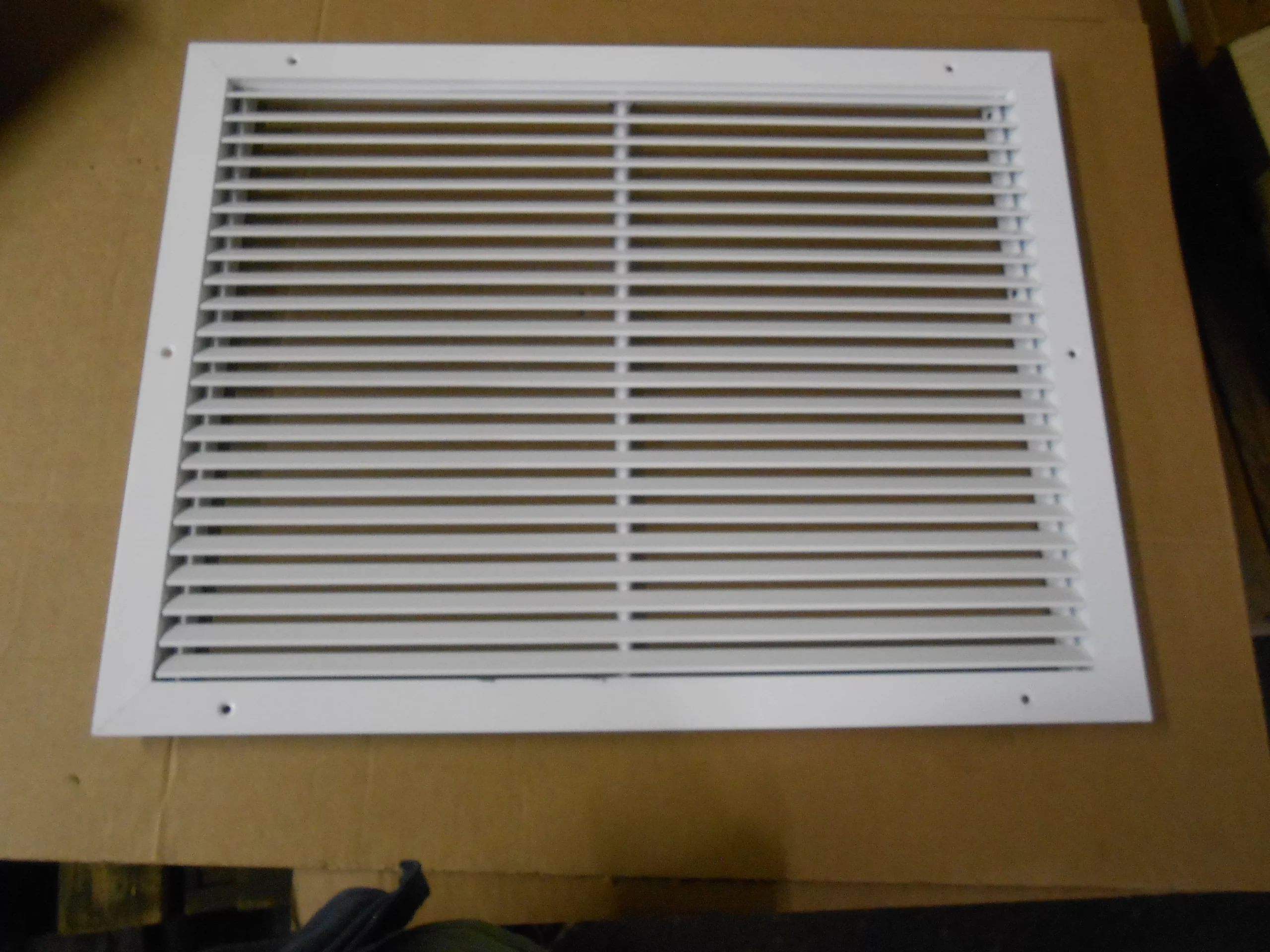 24" X 18" SIDEWALL GRILLE WHITE