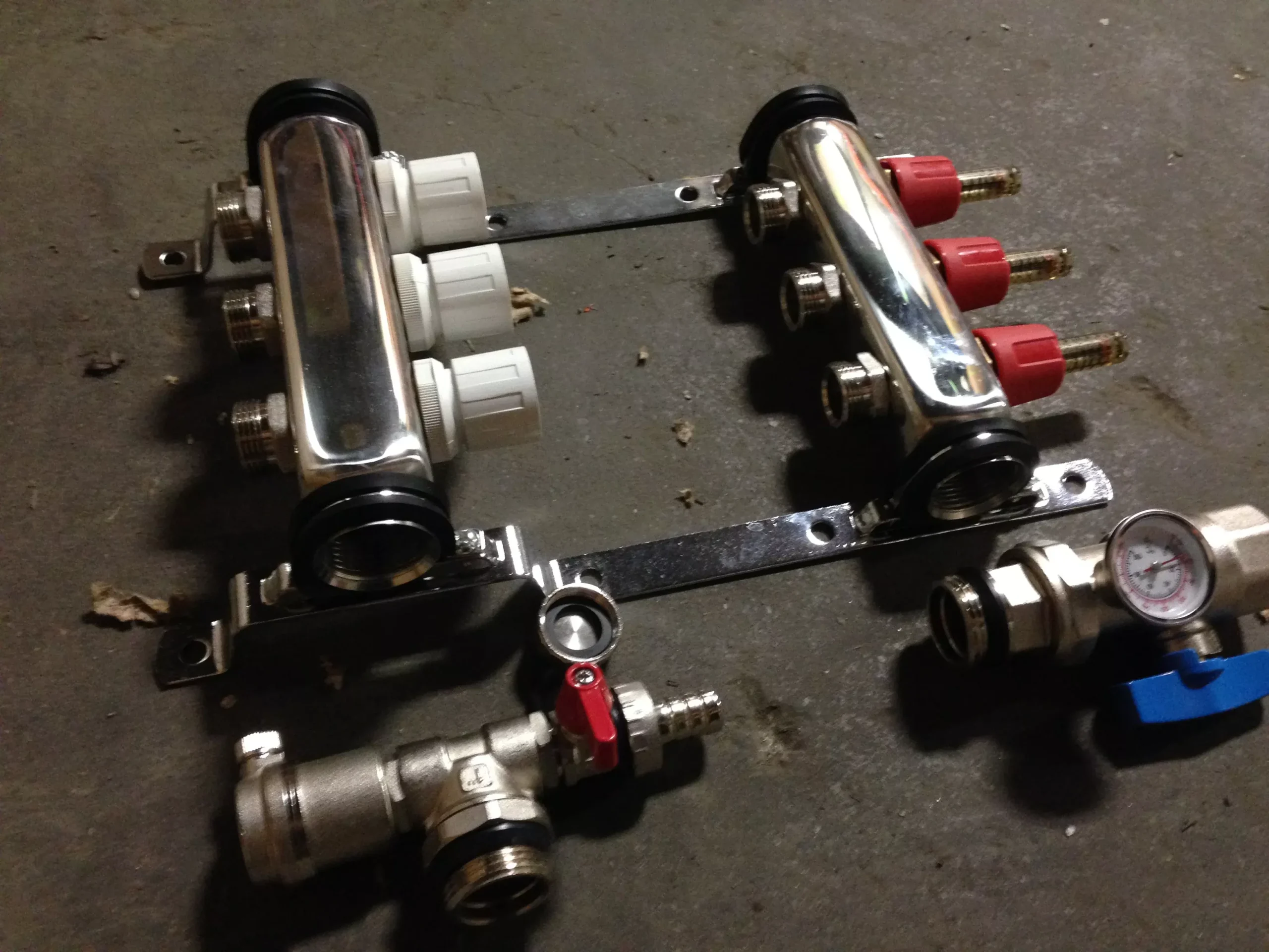 3 PORT ACCUFLOW PREASSEMBLED RADIANT HEATING MANIFOLD