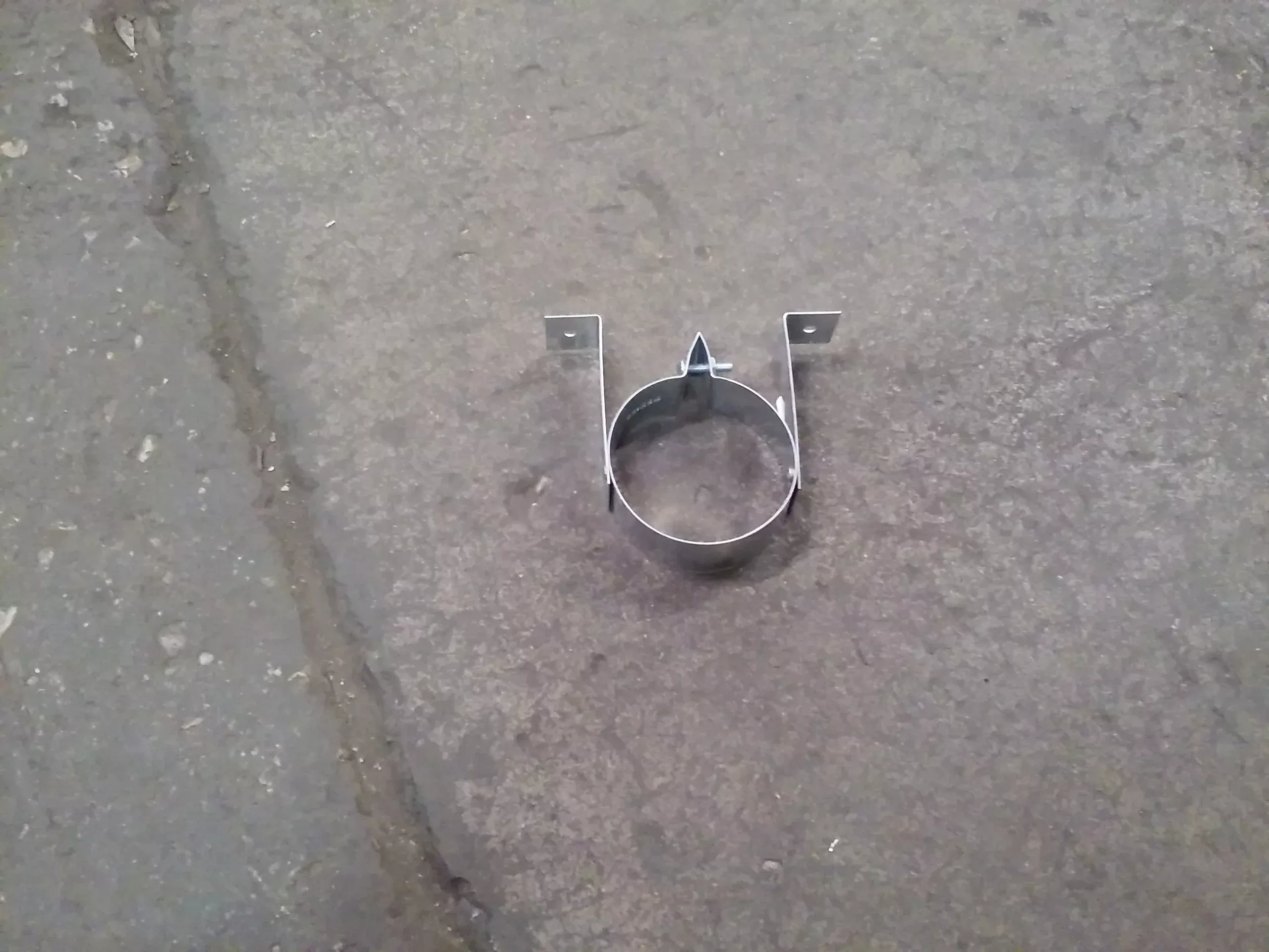 3" TYPE B GAS VENT WALL BRACKET