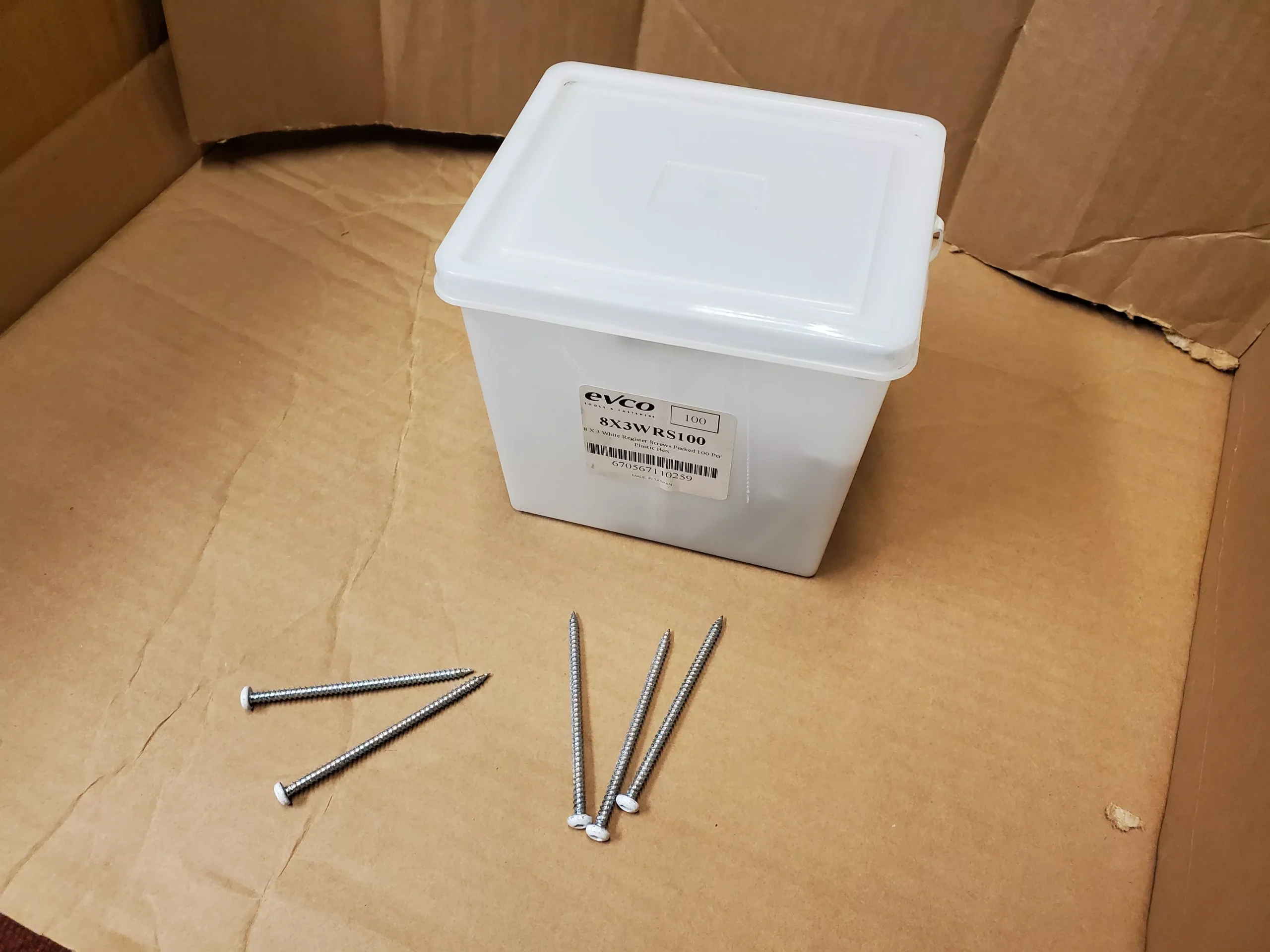 8 X 3 WHITE REGRISTER SCREWS 100 PER BOX