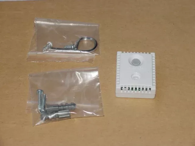 Remote Temperature Sensor w/Override Button